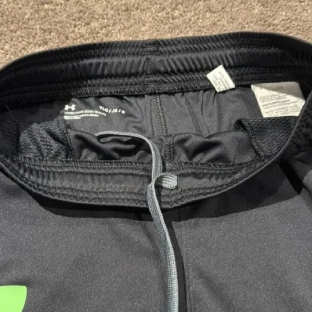 Under armour youth size large like new!